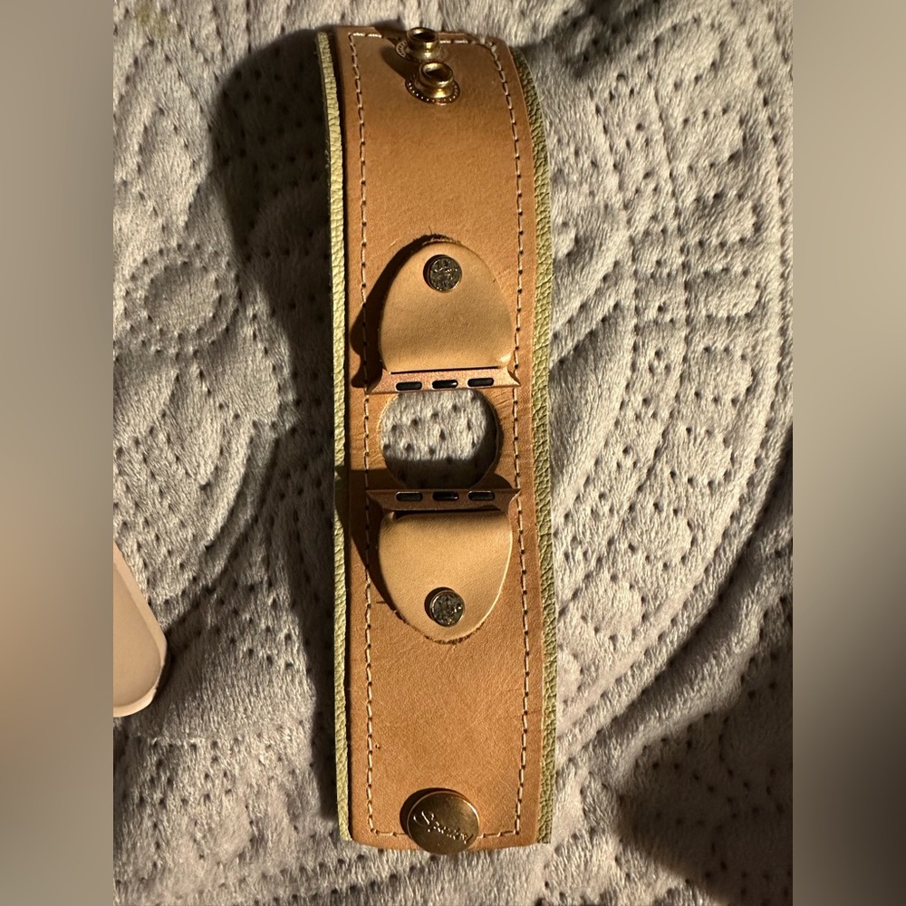 Elegant Tan Leather Bracelet
